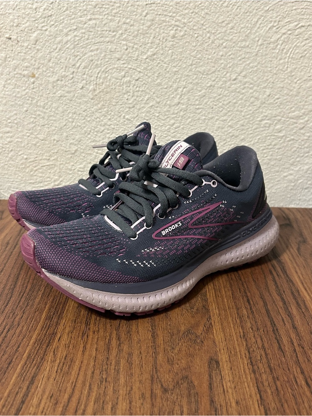 Brooks Glycerin 19 Women’s Athletic Running Sneakers Size 5.5 Grey Purple